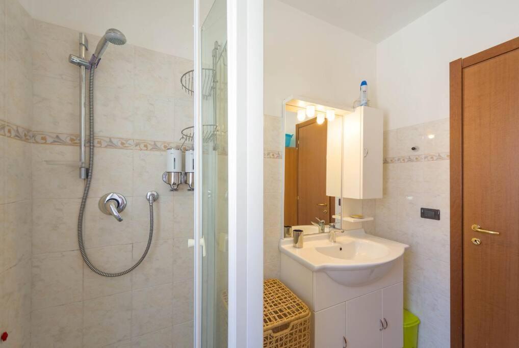 Modern Apartment Bubu Casa Borgonovo Exterior foto